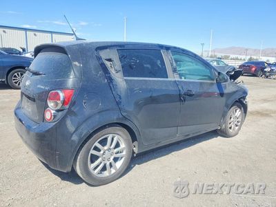 Trzecie zdjęcie samochodu z tyłu: 2014 CHEVROLET SONIC LT VIN:1G1JC6SH3E4153286 - miniatura