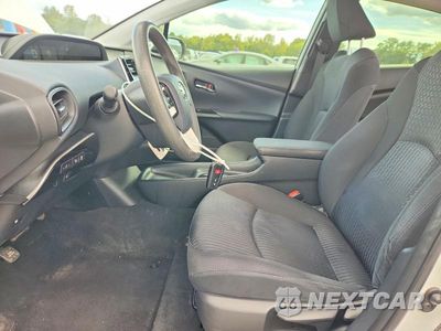 Zdjęcie 7 z 12 samochodu: 2017 TOYOTA PRIUS TWO VIN:JTDKBRFU2H3053410 - miniatura