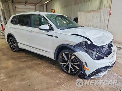 Czwarte zdjęcie samochodu z boku: 2024 VOLKSWAGEN TIGUAN SEL R-LINE BLACK VIN:3VV4B7AX3RM078607 - miniatura