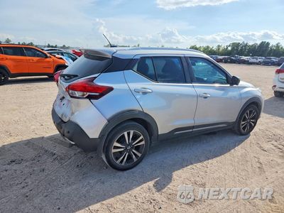 Trzecie zdjęcie samochodu z tyłu: 2020 NISSAN KICKS SR VIN:3N1CP5DV4LL553241 - miniatura