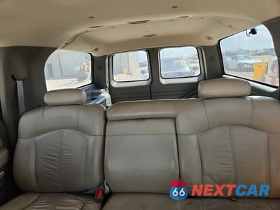Zdjęcie 10 z 13 samochodu: 2001 CHEVROLET SUBURBAN C1500 VIN:3GNEC16T71G136408 - miniatura