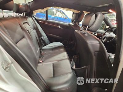 Zdjęcie 10 z 12 samochodu: 2009 MERCEDES-BENZ C 300 VIN:WDDGF54XX9R079905 - miniatura