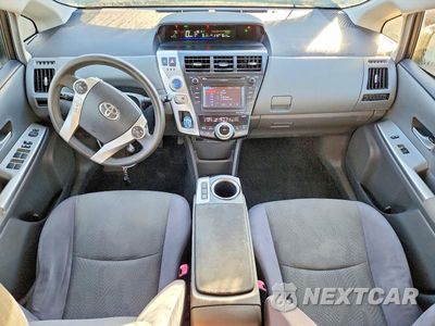 Zdjęcie 8 z 13 samochodu: 2013 TOYOTA PRIUS V THREE VIN:JTDZN3EU0D3258660 - miniatura