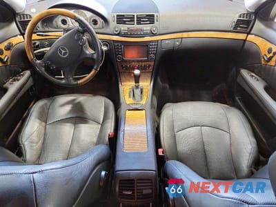 Zdjęcie 8 z 12 samochodu: 2007 MERCEDES-BENZ E 550 4MATIC VIN:WDBUF90X27X212612 - miniatura