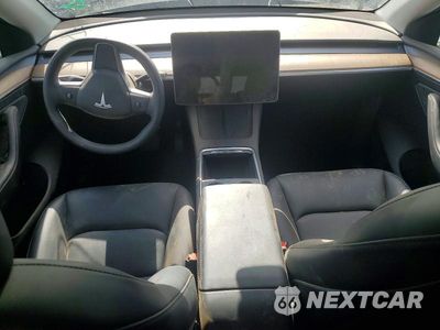 Zdjęcie 8 z 14 samochodu: 2025 TESLA MODEL Y VIN:7SAYGAEE4SF278769 - miniatura