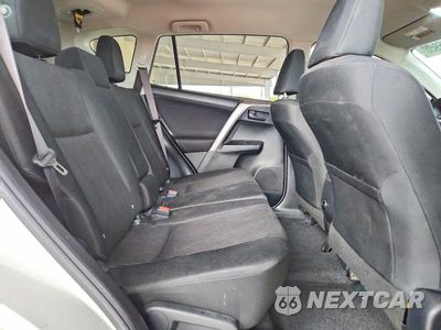 Zdjęcie 11 z 13 samochodu: 2017 TOYOTA RAV4 LE VIN:JTMZFREV2HJ703118 - miniatura