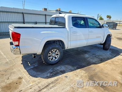 Trzecie zdjęcie samochodu z tyłu: 2016 TOYOTA TACOMA SR5 V6 VIN:3TMAZ5CN2GM004136 - miniatura