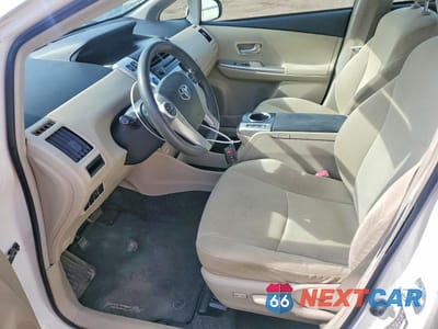 Zdjęcie 7 z 12 samochodu: 2013 TOYOTA PRIUS V THREE VIN:JTDZN3EU8D3194030 - miniatura