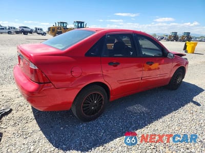 Trzecie zdjęcie samochodu z tyłu: 2005 FORD FOCUS ZX3 VIN:1FAFP34N65W252164 - miniatura