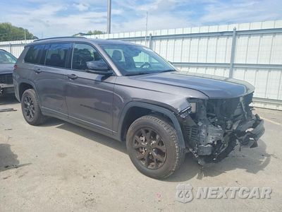 Czwarte zdjęcie samochodu z boku: 2024 JEEP GRAND CHEROKEE L LAREDO VIN:1C4RJKAG1R8508018 - miniatura