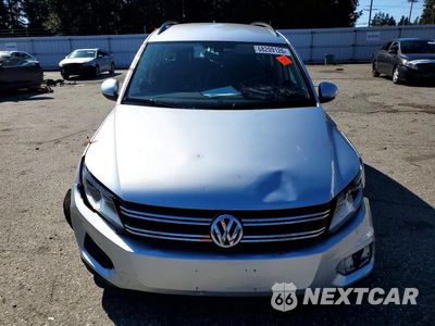 Piąte zdjęcie samochodu w środku: 2017 VOLKSWAGEN TIGUAN S VIN:WVGBV7AXXHK027538 - miniatura