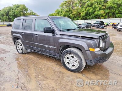 Czwarte zdjęcie samochodu z boku: 2016 JEEP PATRIOT SPORT VIN:1C4NJPBA4GD670025 - miniatura