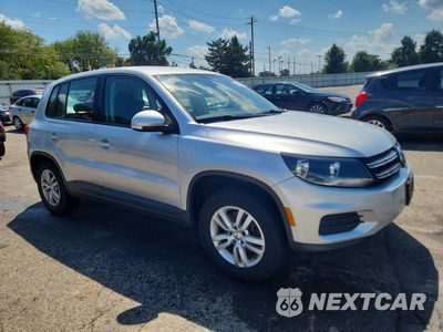 Czwarte zdjęcie samochodu z boku: 2013 VOLKSWAGEN TIGUAN S VIN:WVGAV7AX5DW539108 - miniatura