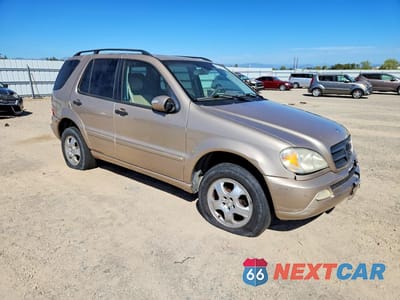 Czwarte zdjęcie samochodu z boku: 2002 MERCEDES-BENZ ML 320 VIN:4JGAB54E42A290351 - miniatura
