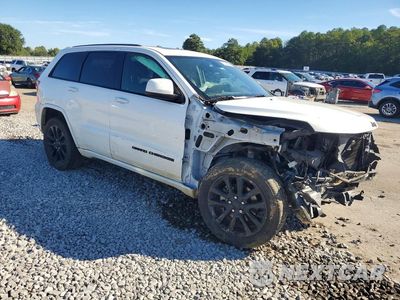 Czwarte zdjęcie samochodu z boku: 2019 JEEP GRAND CHEROKEE LAREDO VIN:1C4RJEAG2KC542778 - miniatura