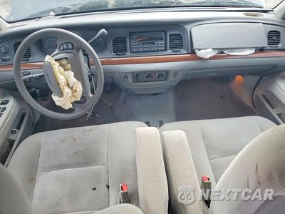 Zdjęcie 8 z 12 samochodu: 2004 FORD CROWN VICTORIA LX VIN:2FAFP74W84X173095 - miniatura