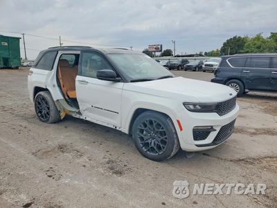 Czwarte zdjęcie samochodu z boku: 2025 JEEP GRAND CHEROKEE SUMMIT VIN:1C4RJHEG6S8660427 - miniatura