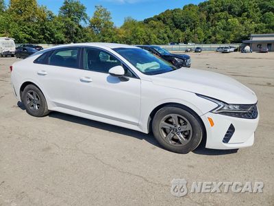 Czwarte zdjęcie samochodu z boku: 2023 KIA K5 LXS VIN:5XXG14J28PG186740 - miniatura