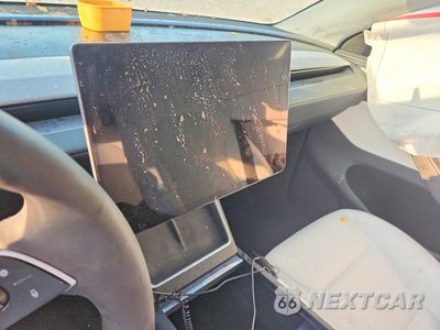Zdjęcie 9 z 13 samochodu: 2026 TESLA MODEL Y VIN:7SAYGDEE9TA432747 - miniatura