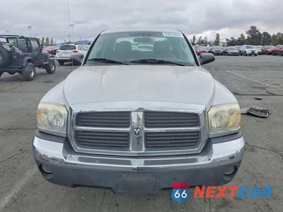 Piąte zdjęcie samochodu w środku: 2005 DODGE DAKOTA QUAD SLT VIN:1D7HW48K75S225337 - miniatura