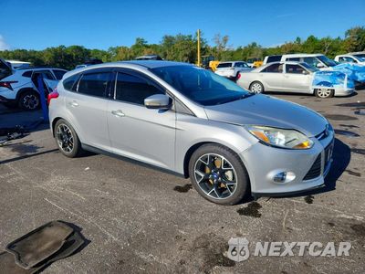 Czwarte zdjęcie samochodu z boku: 2014 FORD FOCUS SE VIN:1FADP3K23EL221861 - miniatura
