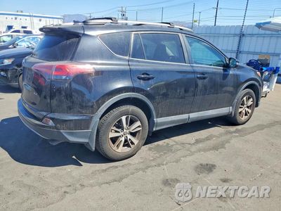 Trzecie zdjęcie samochodu z tyłu: 2018 TOYOTA RAV4 XLE VIN:2T3WFREV5JW479787 - miniatura