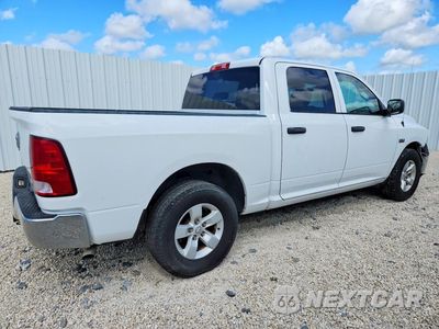 Trzecie zdjęcie samochodu z tyłu: 2018 RAM 1500 ST VIN:1C6RR6KT5JS156930 - miniatura