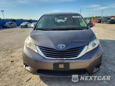 Piąte zdjęcie samochodu w środku: 2017 TOYOTA SIENNA VIN:5TDKZ3DC2HS807469 - miniatura