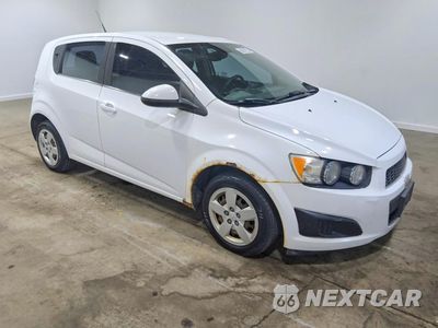 Czwarte zdjęcie samochodu z boku: 2013 CHEVROLET SONIC LT VIN:1G1JC6SH4D4233744 - miniatura
