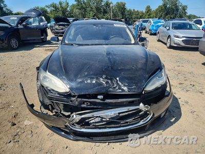 Piąte zdjęcie samochodu w środku: 2015 TESLA MODEL S VIN:5YJSA1E13FF119992 - miniatura