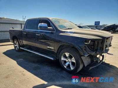 Czwarte zdjęcie samochodu z boku: 2021 RAM 1500 LARAMIE VIN:1C6RREJTXMN673767 - miniatura
