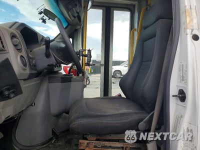 Zdjęcie 7 z 13 samochodu: 2016 FORD ECONOLINE E350 SUPER DUTY CUTAWAY VAN VIN:1FDEE3FL9GDC32170 - miniatura