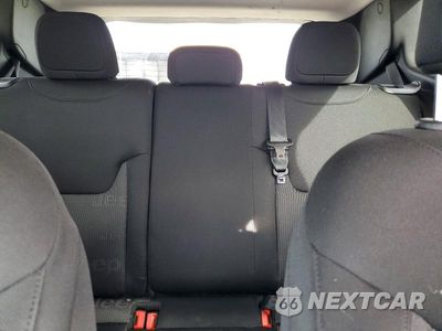 Zdjęcie 10 z 13 samochodu: 2016 JEEP RENEGADE LATITUDE VIN:ZACCJBBTXGPD93765 - miniatura