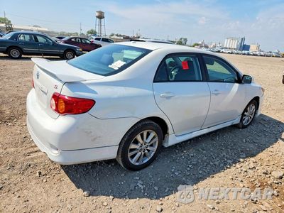 Trzecie zdjęcie samochodu z tyłu: 2010 TOYOTA COROLLA S VIN:1NXBU4EE8AZ169861 - miniatura