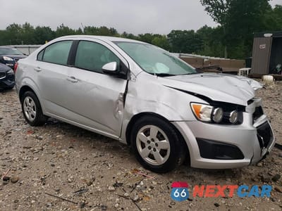 Czwarte zdjęcie samochodu z boku: 2014 CHEVROLET SONIC LS VIN:1G1JA5SHXE4178752 - miniatura