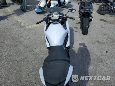 Zdjęcie 6 z 9 samochodu: 2013 KAWASAKI EX650 E VIN:JKAEXEE15DDA09014 - miniatura