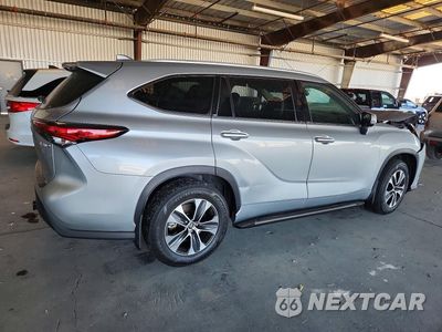 Trzecie zdjęcie samochodu z tyłu: 2022 TOYOTA HIGHLANDER HYBRID XLE VIN:5TDGARAH9NS516771 - miniatura
