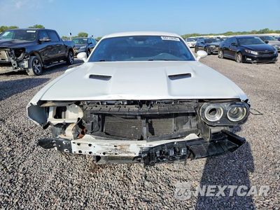 Piąte zdjęcie samochodu w środku: 2016 DODGE CHALLENGER SXT VIN:2C3CDZAGXGH120545 - miniatura