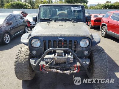 Piąte zdjęcie samochodu w środku: 2016 JEEP WRANGLER UNLIMITED SPORT VIN:1C4BJWDG5GL273539 - miniatura