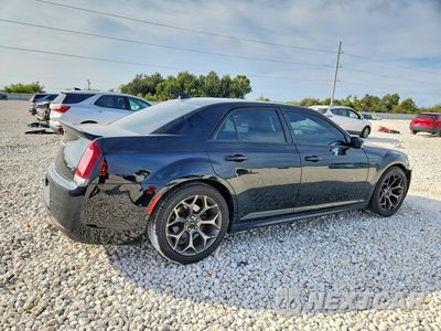 Trzecie zdjęcie samochodu z tyłu: 2018 CHRYSLER 300 S VIN:2C3CCABG7JH227742 - miniatura