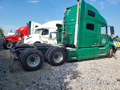 Trzecie zdjęcie samochodu z tyłu: 2021 VOLVO VNL SEMI TRUCK VIN:4V4NC9EH1MN274840 - miniatura