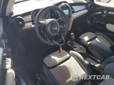Zdjęcie 8 z 13 samochodu: 2021 MINI COOPER SE VIN:WMWXP3C05M2N34089 - miniatura