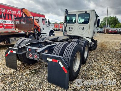 Trzecie zdjęcie samochodu z tyłu: 2025 FREIGHTLINER CASCADIA 116 SEMI TRUCK VIN:3AKJHTDV3SSVL0725 - miniatura