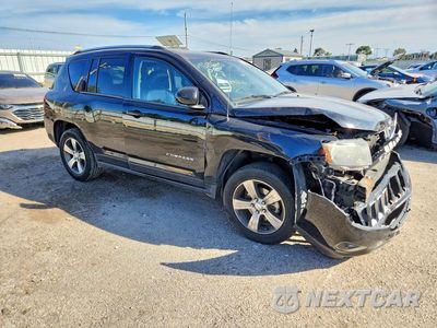 Czwarte zdjęcie samochodu z boku: 2016 JEEP COMPASS LATITUDE VIN:1C4NJCEA2GD726418 - miniatura