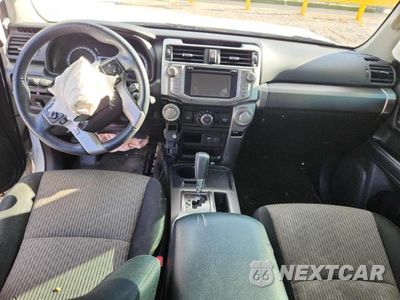 Zdjęcie 8 z 14 samochodu: 2018 TOYOTA 4RUNNER SR5 VIN:JTEZU5JR8J5186053 - miniatura