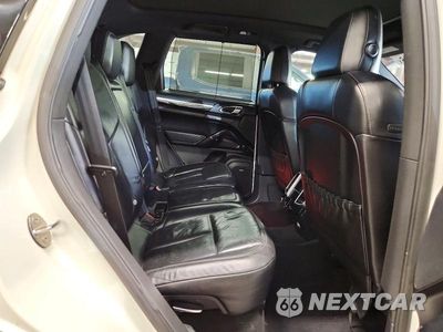 Zdjęcie 11 z 13 samochodu: 2012 PORSCHE CAYENNE S VIN:WP1AB2A23CLA44859 - miniatura