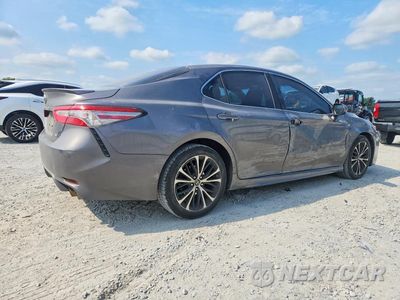 Trzecie zdjęcie samochodu z tyłu: 2018 TOYOTA CAMRY SE VIN:4T1B11HK7JU118621 - miniatura