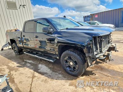 Czwarte zdjęcie samochodu z boku: 2018 CHEVROLET SILVERADO K1500 LT VIN:3GCUKREC9JG381573 - miniatura