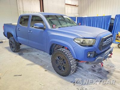 Czwarte zdjęcie samochodu z boku: 2017 TOYOTA TACOMA TRD SPORT VIN:5TFCZ5AN3HX059637 - miniatura