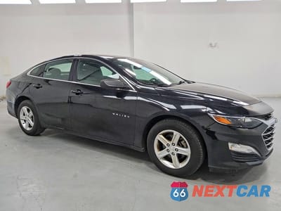 Czwarte zdjęcie samochodu z boku: 2023 CHEVROLET MALIBU LS VIN:1G1ZC5ST9PF116218 - miniatura
